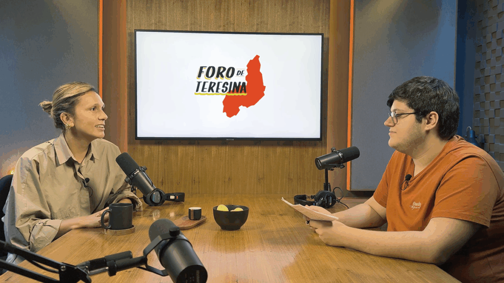 A jornalista e ex-aluna Mariana Faria conversa sobre sua experiência no mundo dos podcasts.