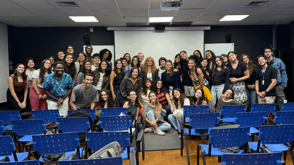 Alunos da Comunicação PUC-Rio conversam com a diretora de “Beleza Fatal